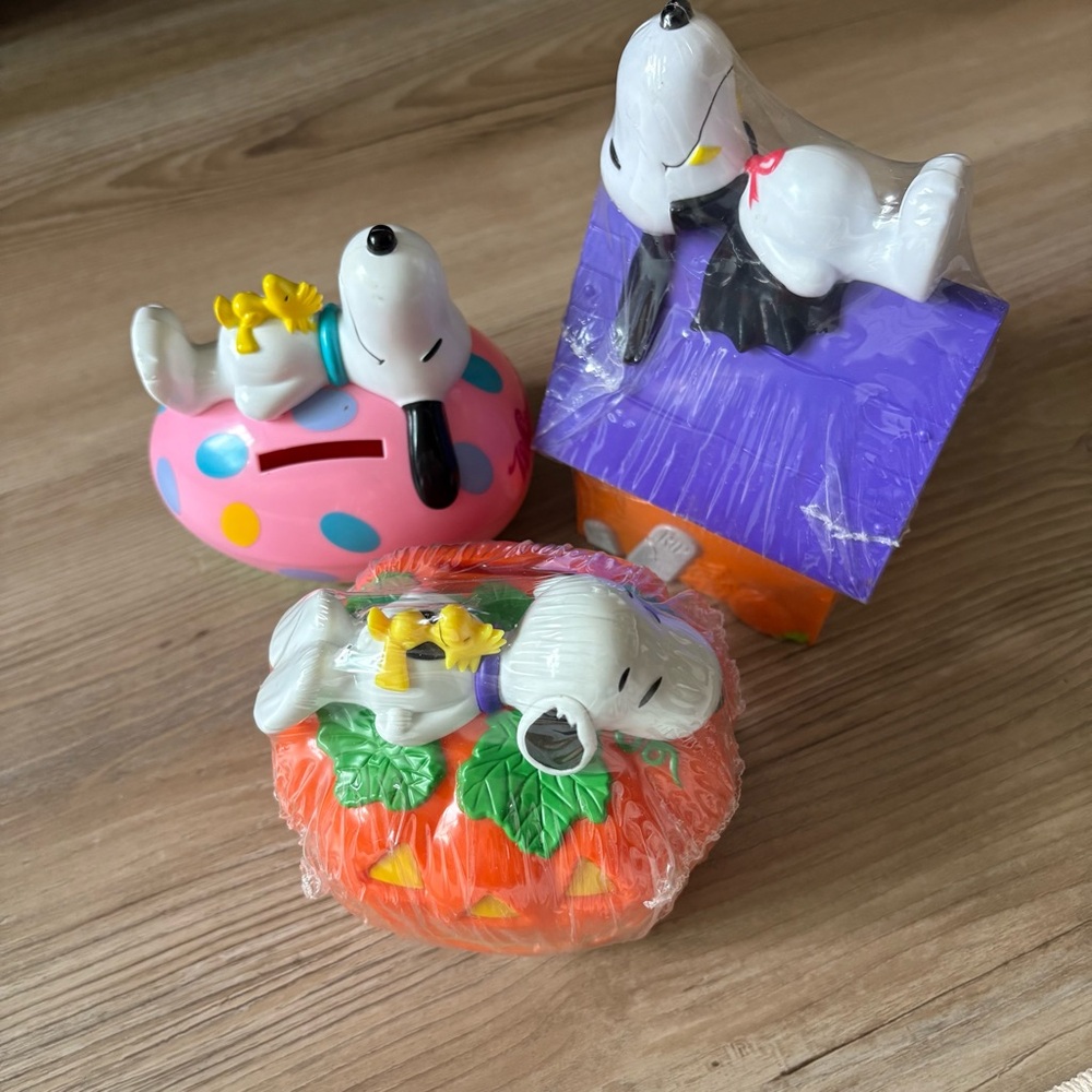 Peanuts Snoopy Trio Candy Coin Banks